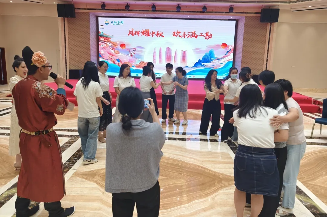 浴室情欲HD三级