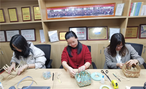 浴室情欲HD三级