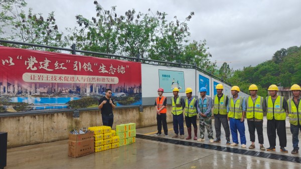 浴室情欲HD三级