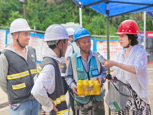 浴室情欲HD三级
